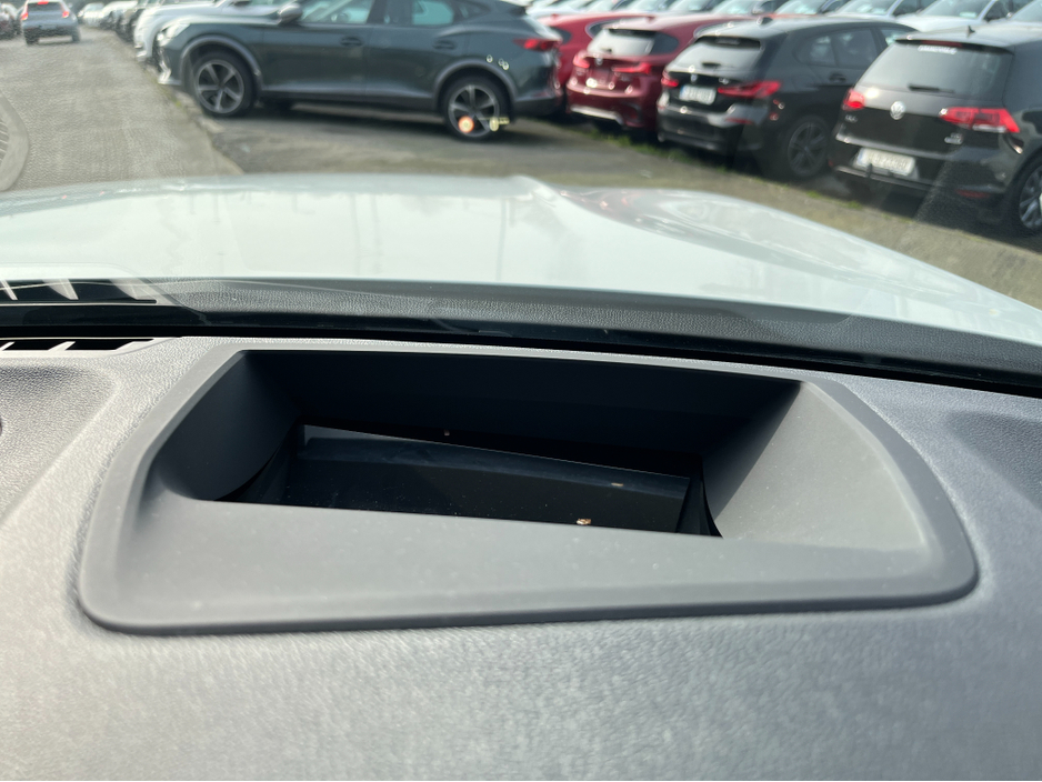 2020 BMW 3 Series - image 24