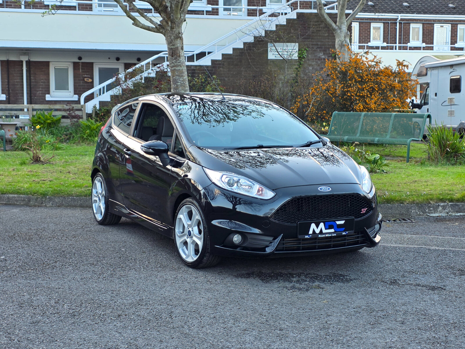 2014 Ford Fiesta - image 2