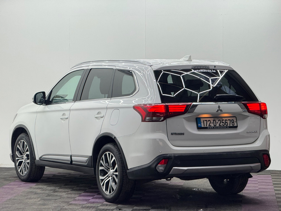 2017 Mitsubishi Outlander - image 4