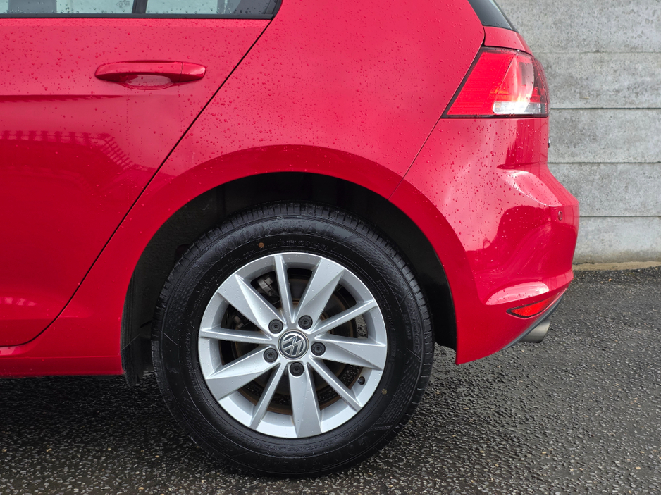 2016 Volkswagen Golf - image 5