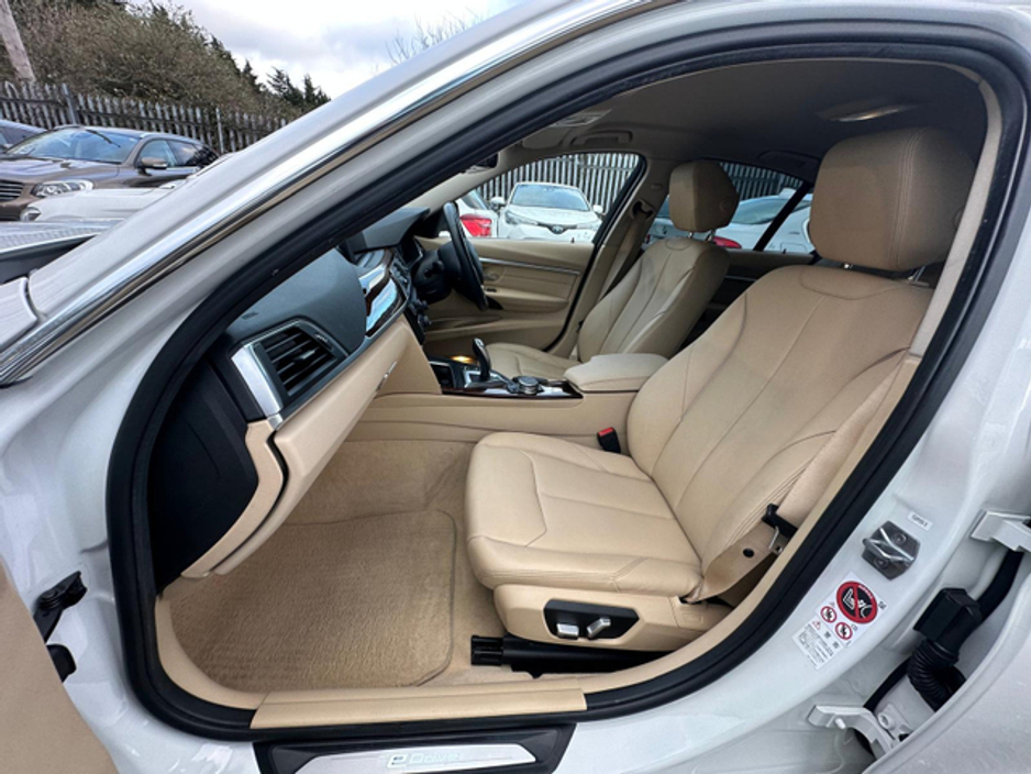 2016 BMW 3 Series - image 16