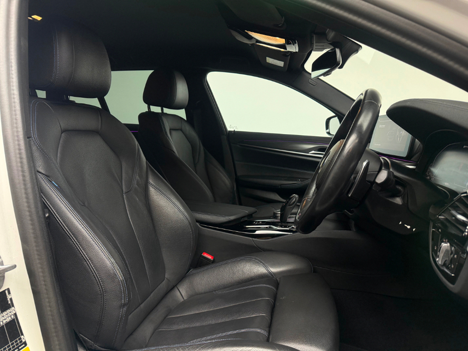 2023 BMW 5 Series - image 10