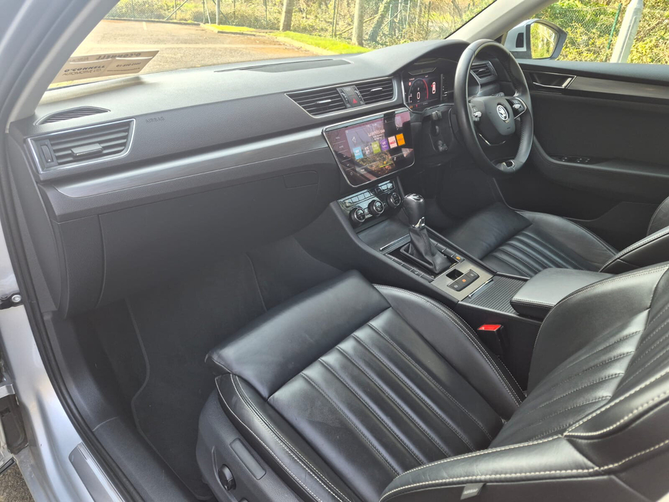 2022 Skoda Superb - image 12