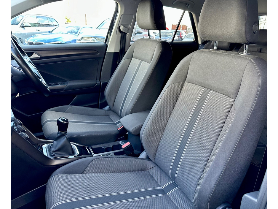 2018 Volkswagen T-Roc - image 9