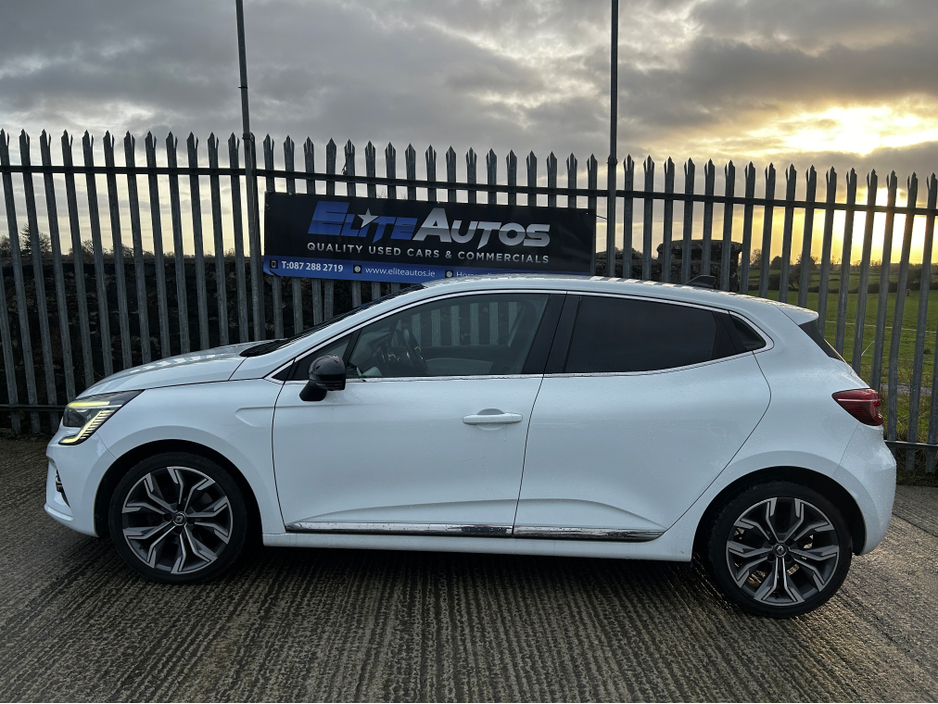 2021 Renault Clio High spec automatic 1.2 €17,995