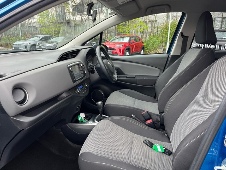 2016 Toyota Yaris - image 6