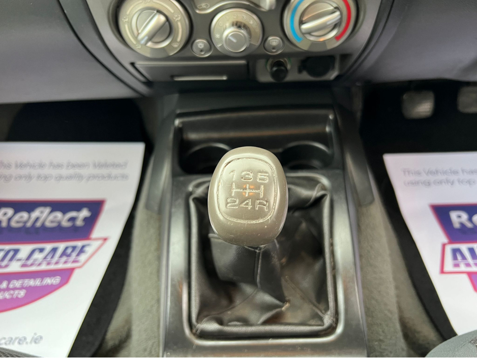 2010 Isuzu Rodeo - image 16