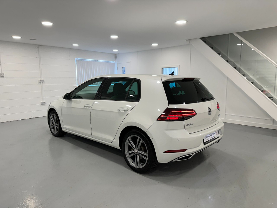 2019 Volkswagen Golf - image 12
