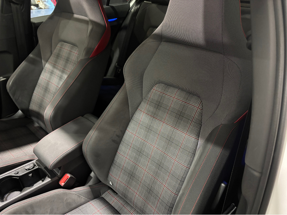 2021 Volkswagen Golf - image 29