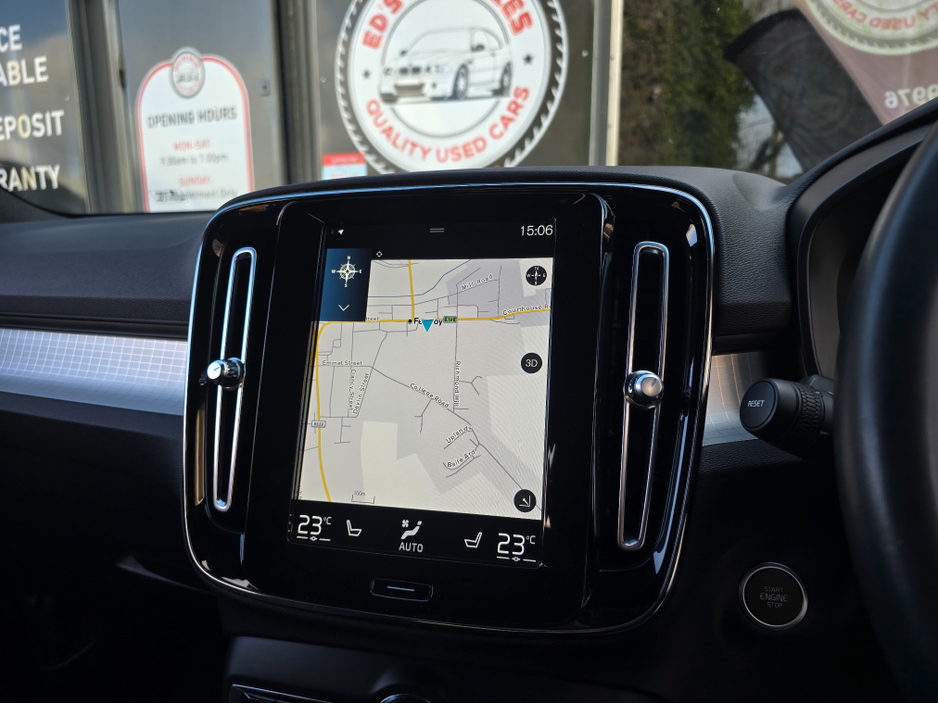 2023 Volvo XC40 - image 24