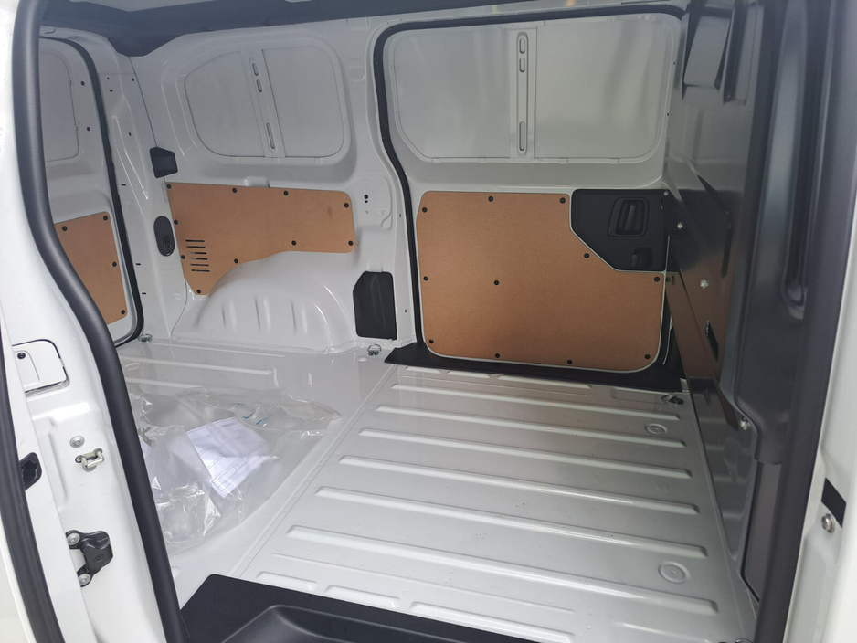 2025 Opel Vivaro - image 11