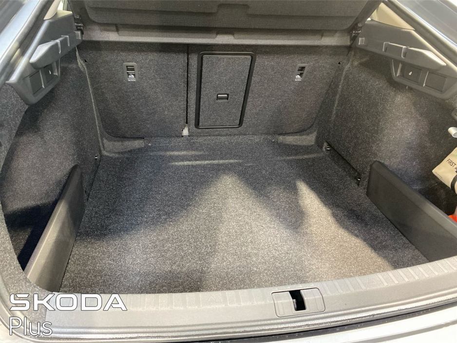 2025 Skoda Octavia - image 9