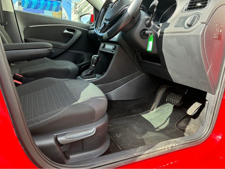 2016 Volkswagen Polo - image 9