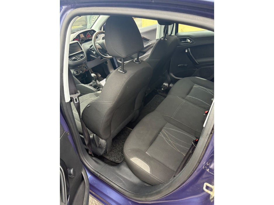 2013 Peugeot 208 - image 12