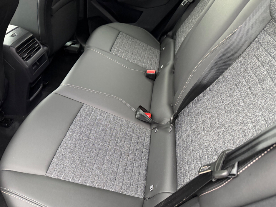 2025 Peugeot 3008 - image 8