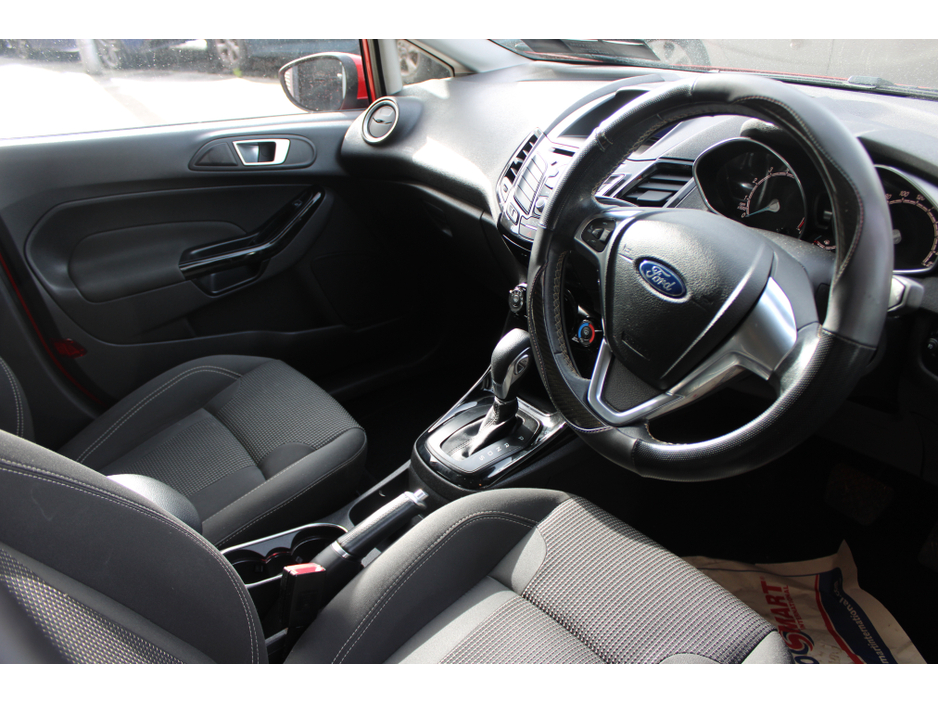 2016 Ford Fiesta - image 7