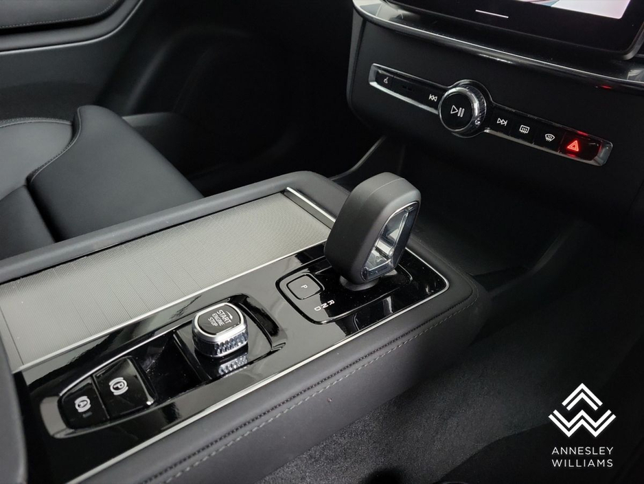 2025 Volvo XC90 - image 22