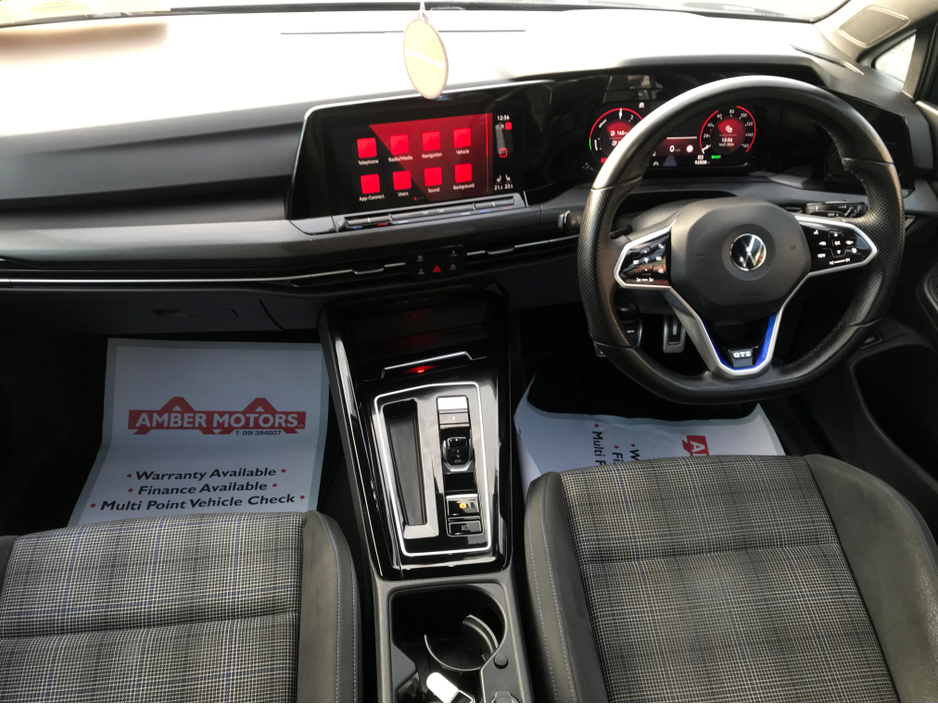 2023 Volkswagen Golf - image 4