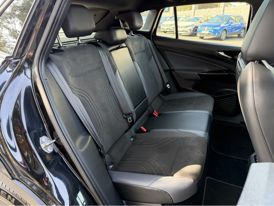 2023 Volkswagen ID.4 - image 19