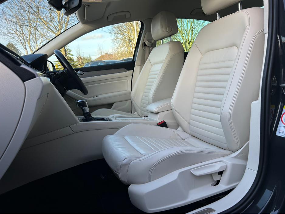 2018 Volkswagen Passat - image 10