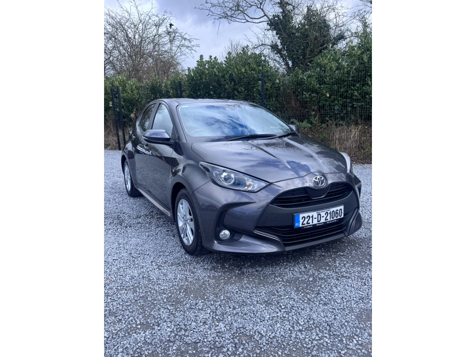2022 Toyota Yaris - image 2