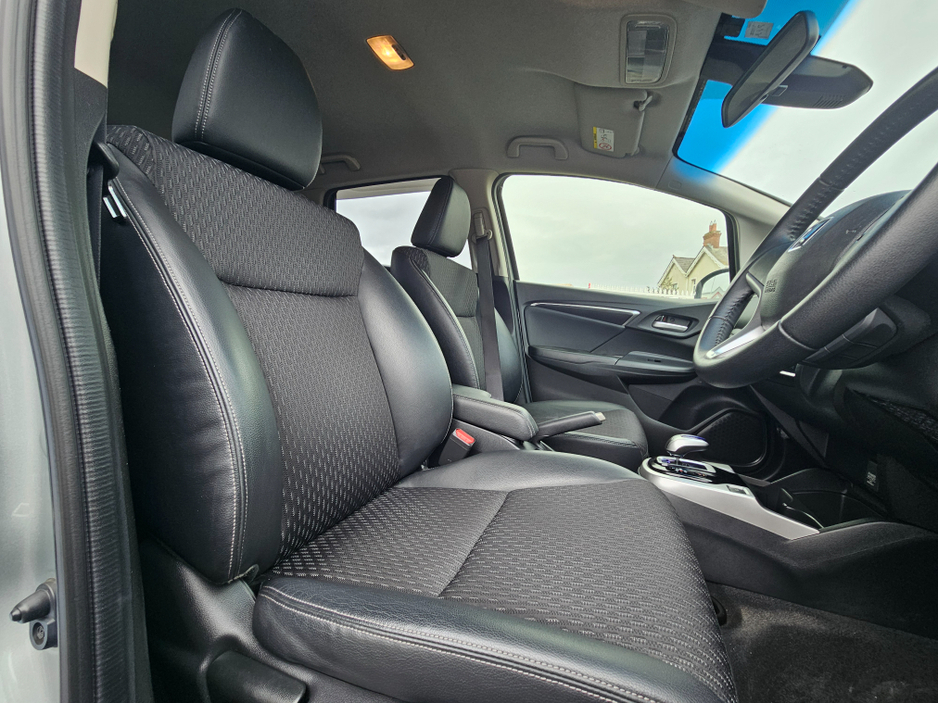 2015 Honda Fit - image 4