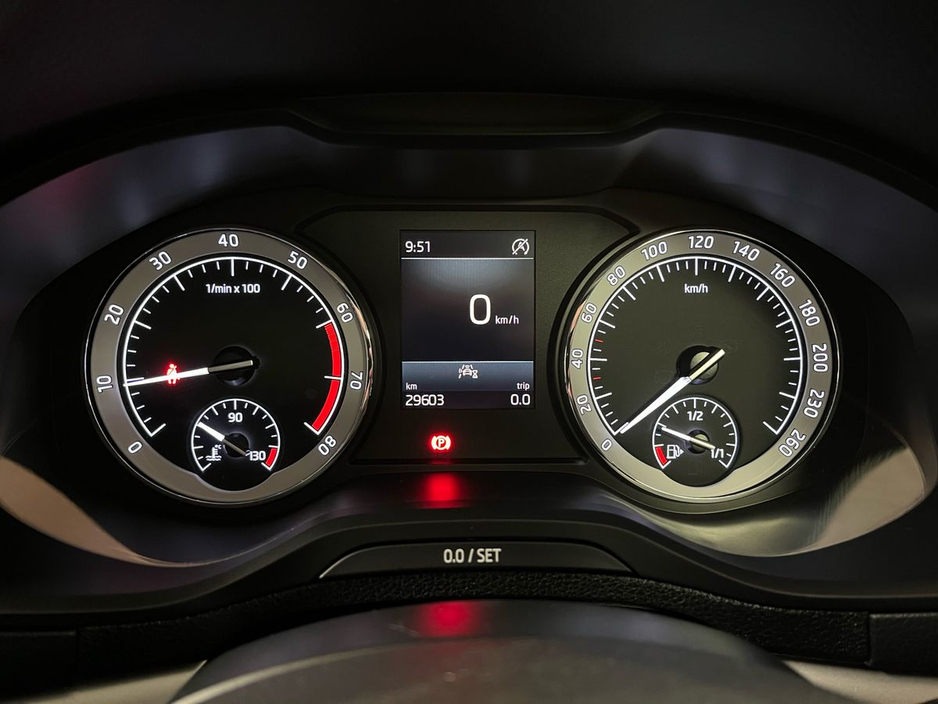 2023 Skoda Karoq Ambition 1.0TSI 110BHP - Parking Sensors - Climate Control - Cruise Control - Auto Lights/Wipers - Apple CarPlay/Android Auto €29,950