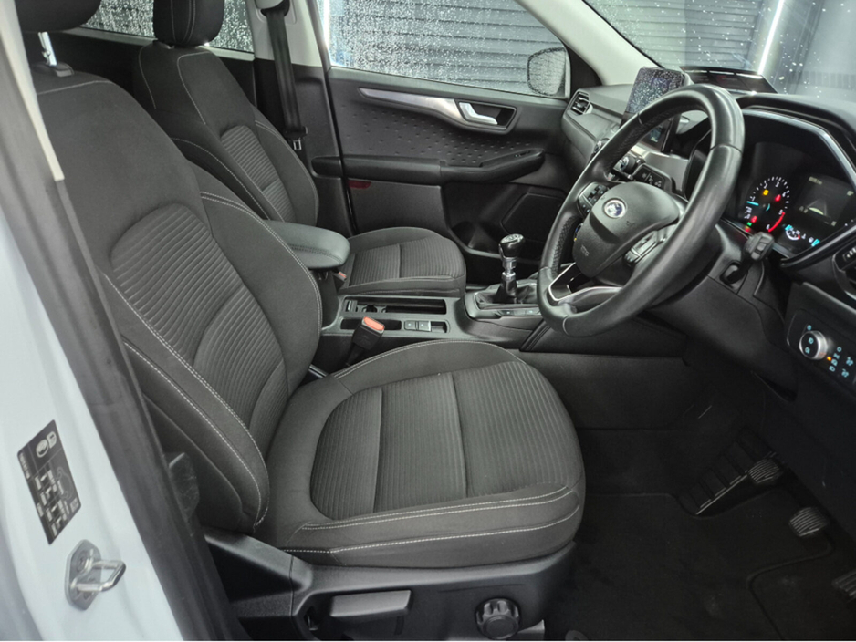 2021 Ford Kuga - image 13