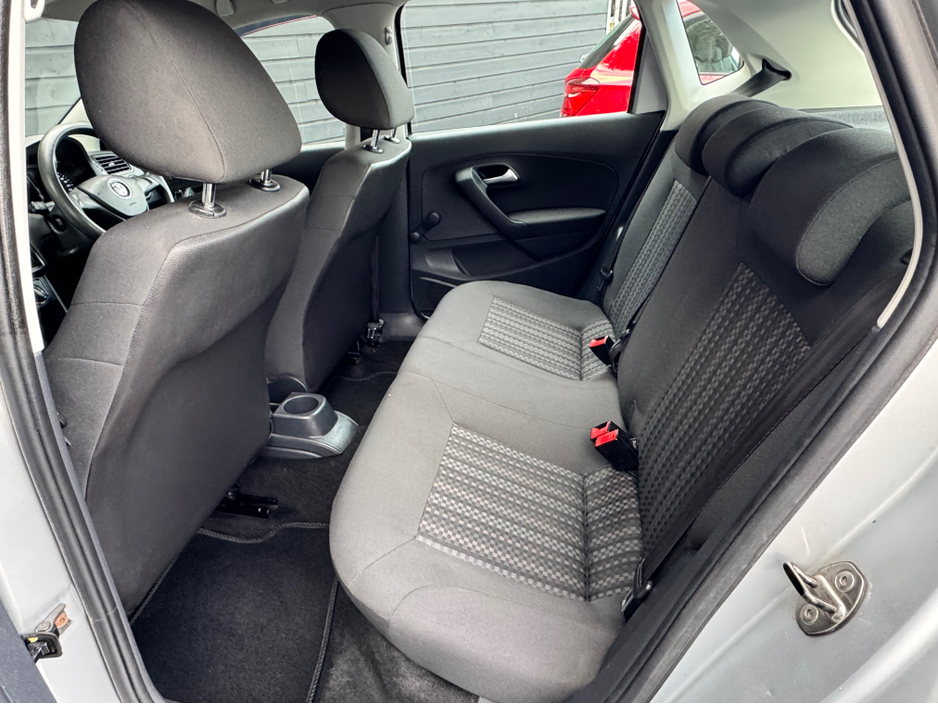 2015 Volkswagen Polo - image 12