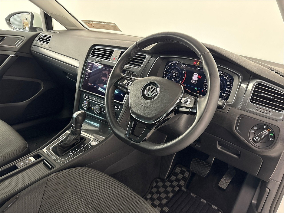 2019 Volkswagen Golf COMFORTLINE**TOUCHSCREEN MEDIA**APPLE CAR PLAY**REVERSE CAMERA**PARKING SENSORS**MULTIFUNCTIONAL STEERING WHEEL**CRUSIE CONTROL**DUAL CLIMATE**CLOTH SEATS**ELECTRIC WINDOWS**AIRCONDITIONING**ISOFIX** €19,495