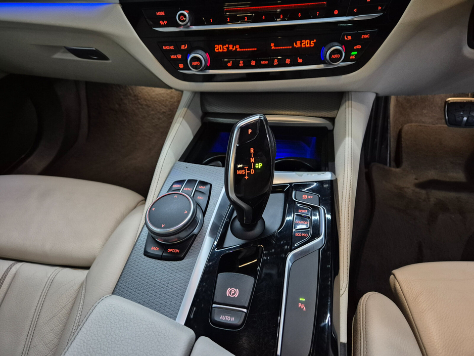 2017 BMW 5 Series - image 15