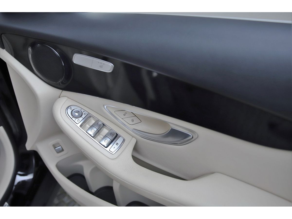 2022 Mercedes-Benz GLC Class - image 25