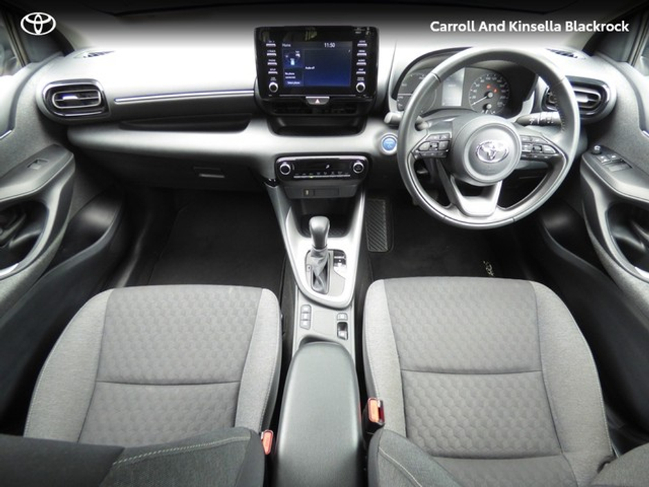 2022 Toyota Yaris Hybrid Luna €21,950