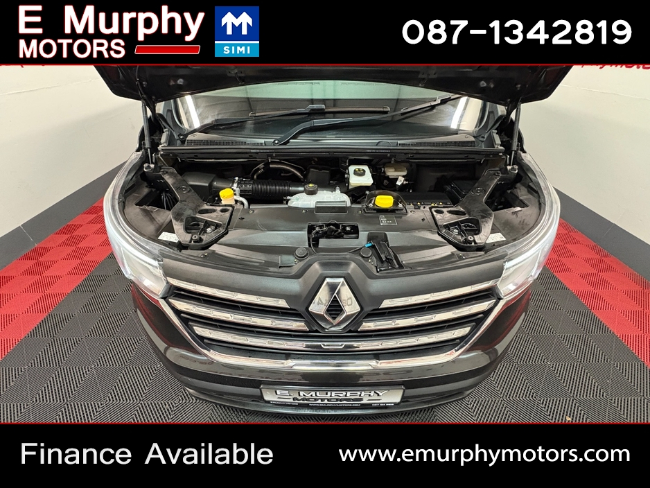 2023 Renault Trafic - image 28