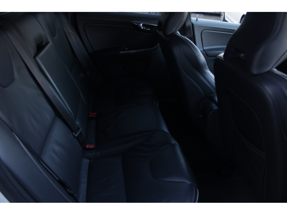 2016 Volvo XC60 - image 16