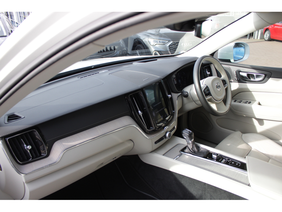 2020 Volvo XC60 - image 23