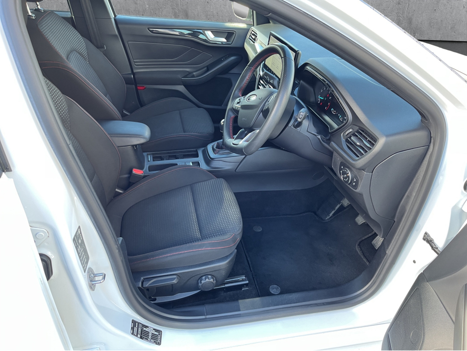 2023 Ford Focus - image 9