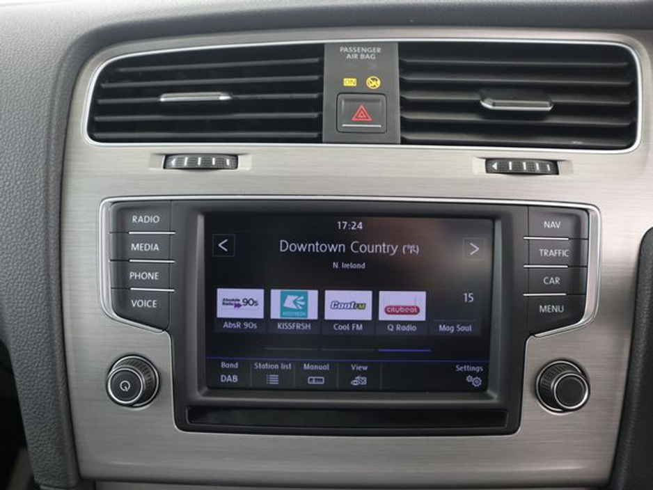 2016 Volkswagen Golf - image 11