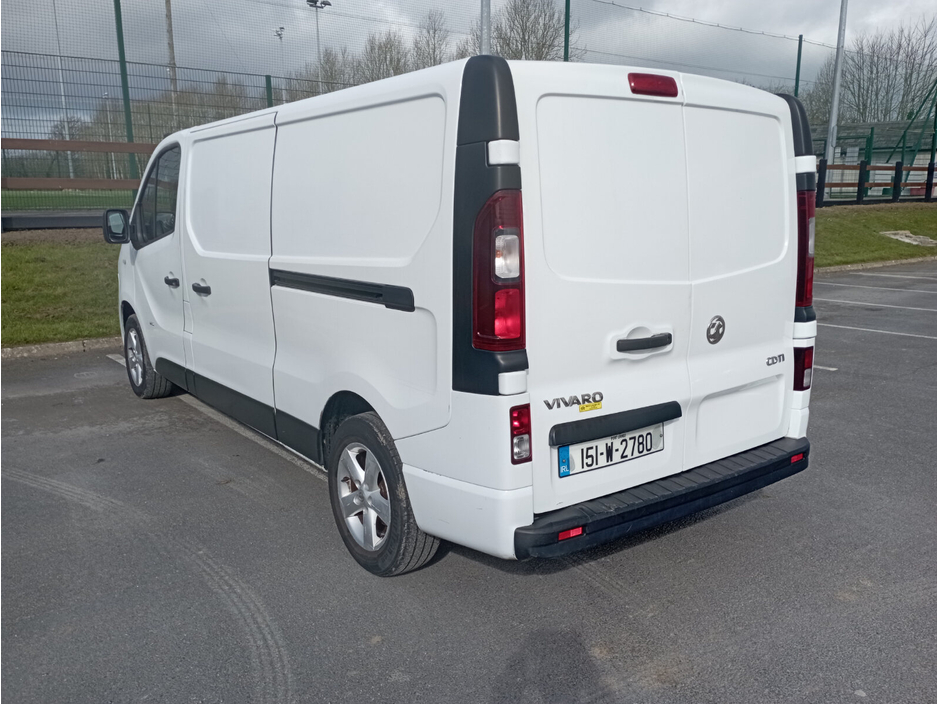 2015 Vauxhall Vivaro - image 3