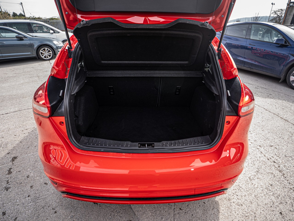 2017 Ford Focus - image 24