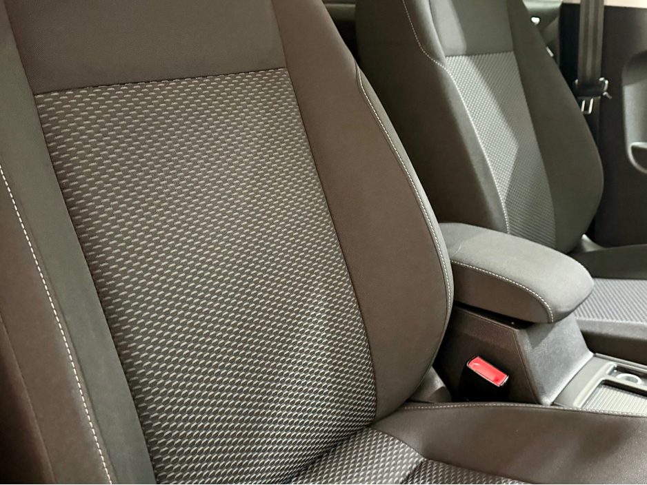 2019 Volkswagen Golf - image 6