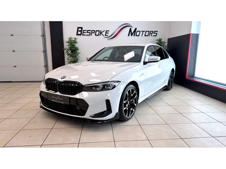 2025 BMW 3 Series - image 2