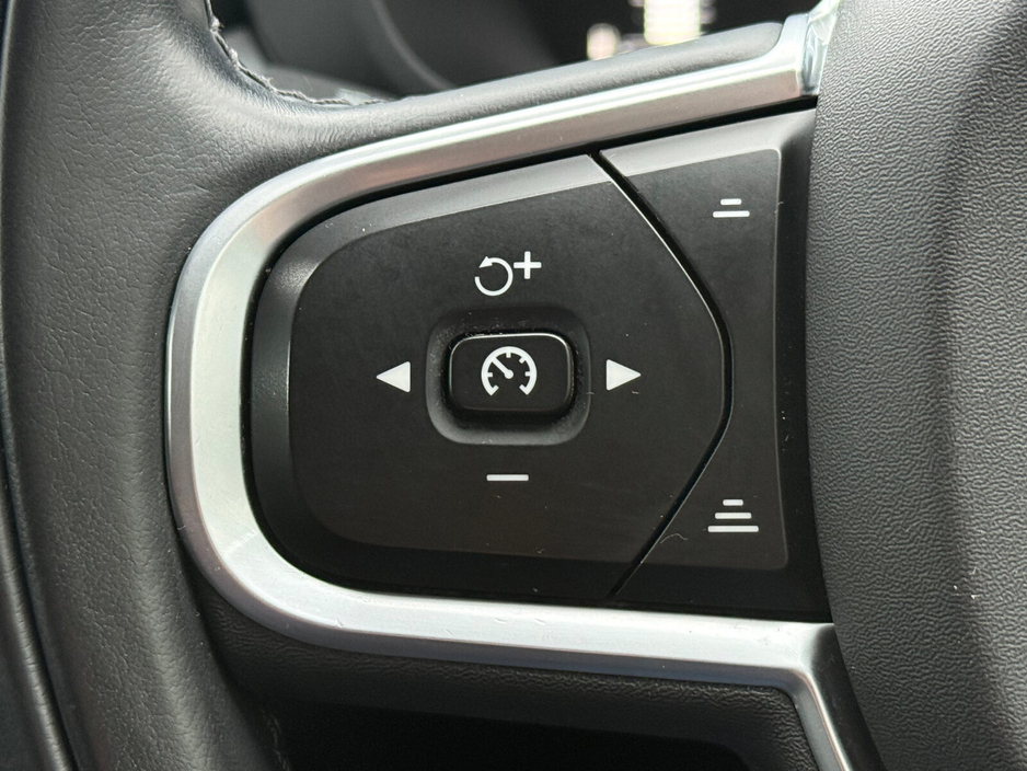 2018 Volvo XC60 - image 19