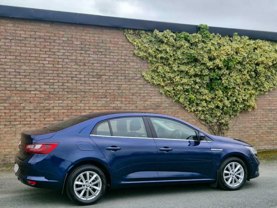 2017 Renault Megane - image 18