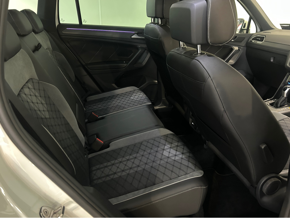 2023 Volkswagen Tiguan - image 18