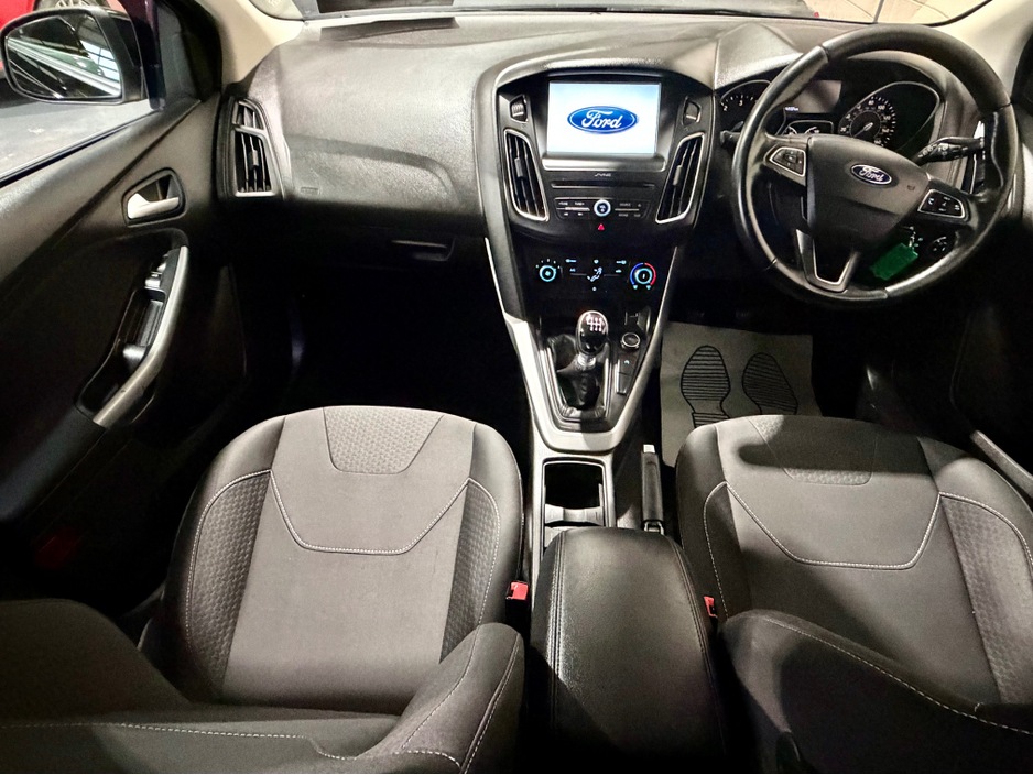 2016 Ford Focus - image 12
