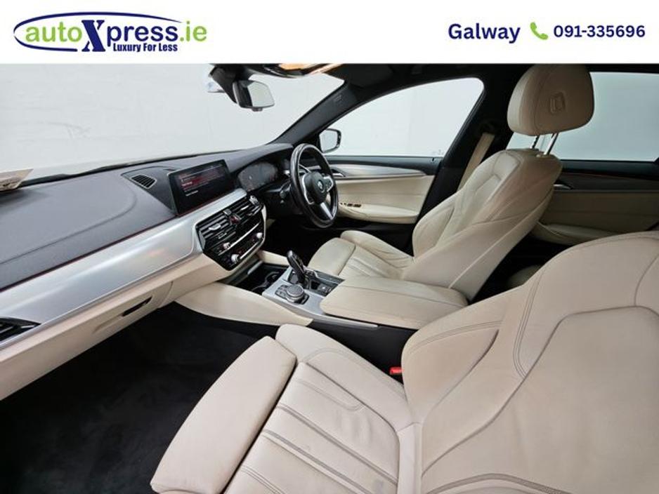 2019 BMW 5 Series - image 2