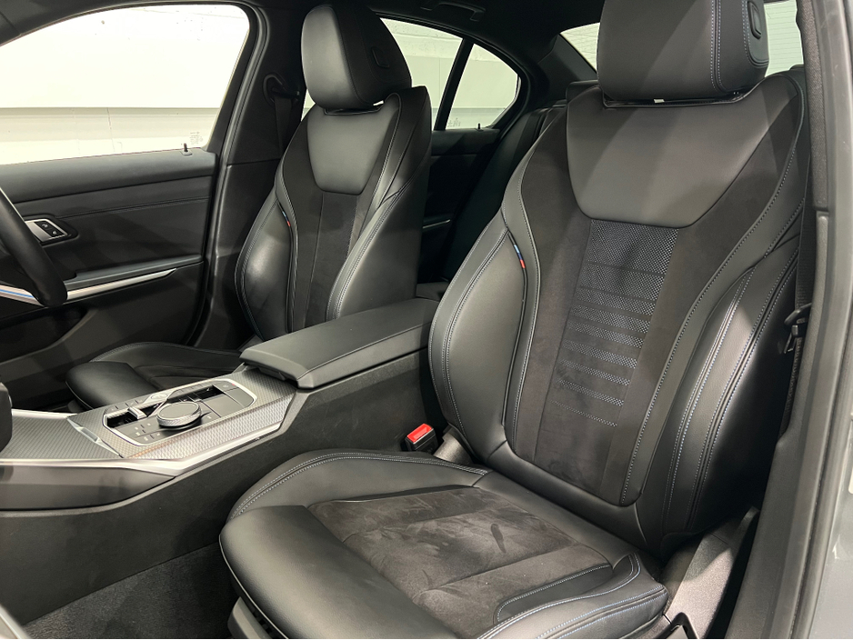 2023 BMW 3 Series - image 13