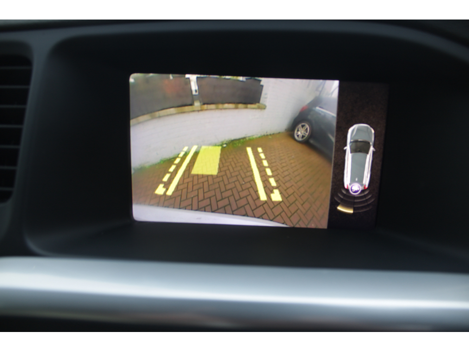 2017 Volvo V60 - image 15