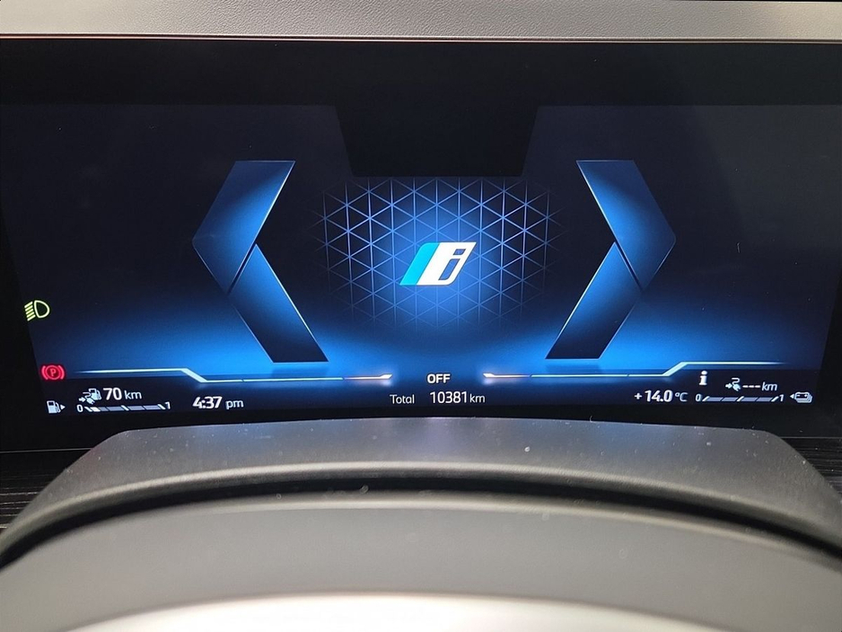 2025 BMW X5 - image 9